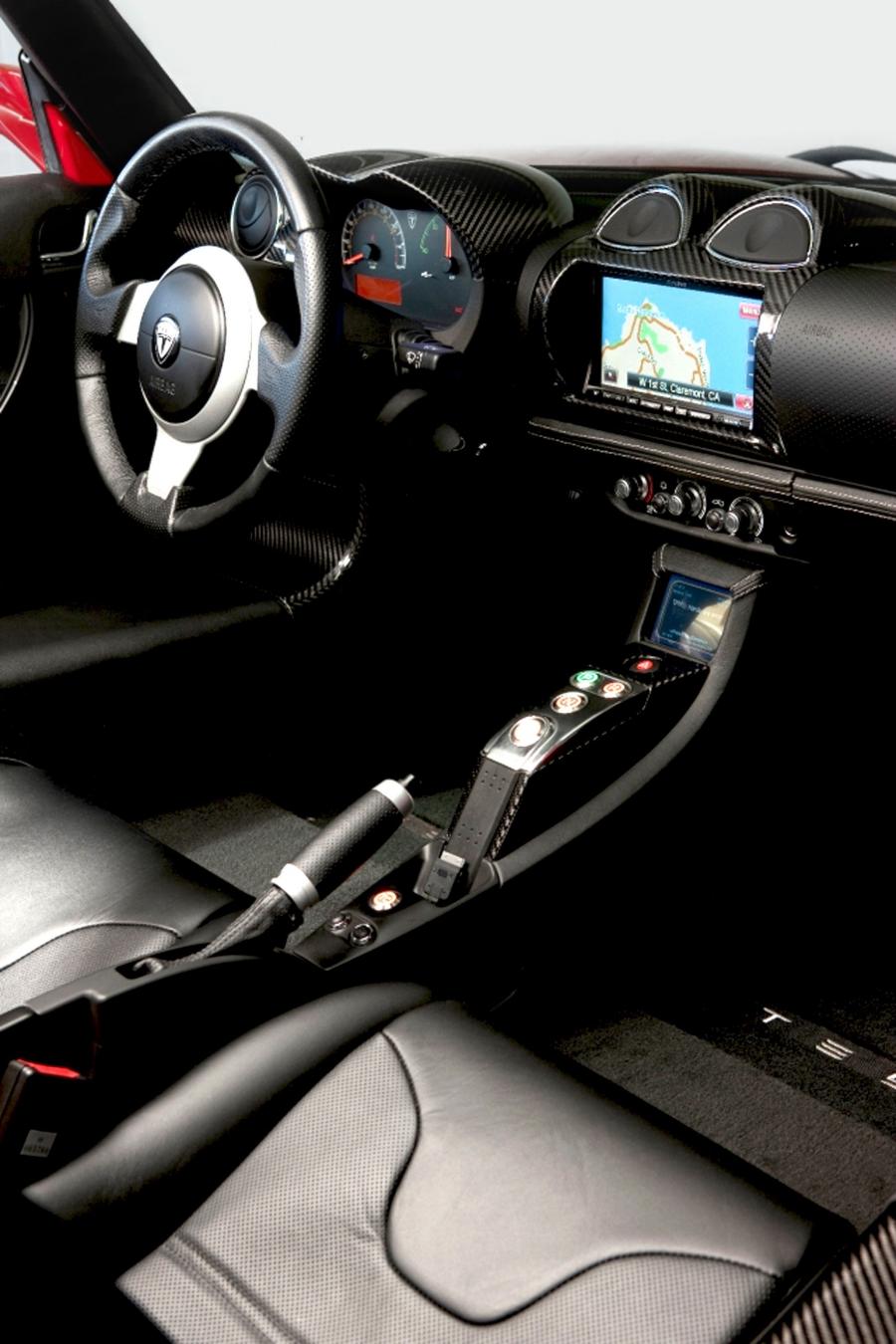 Интерьер Tesla Roadster Sport 2010 года  (фото 2 из 66)